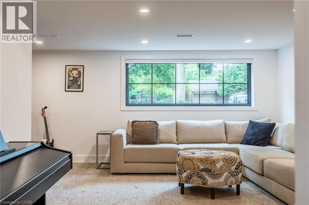 5135 Mulberry Drive, Burlington, ON - Indoor