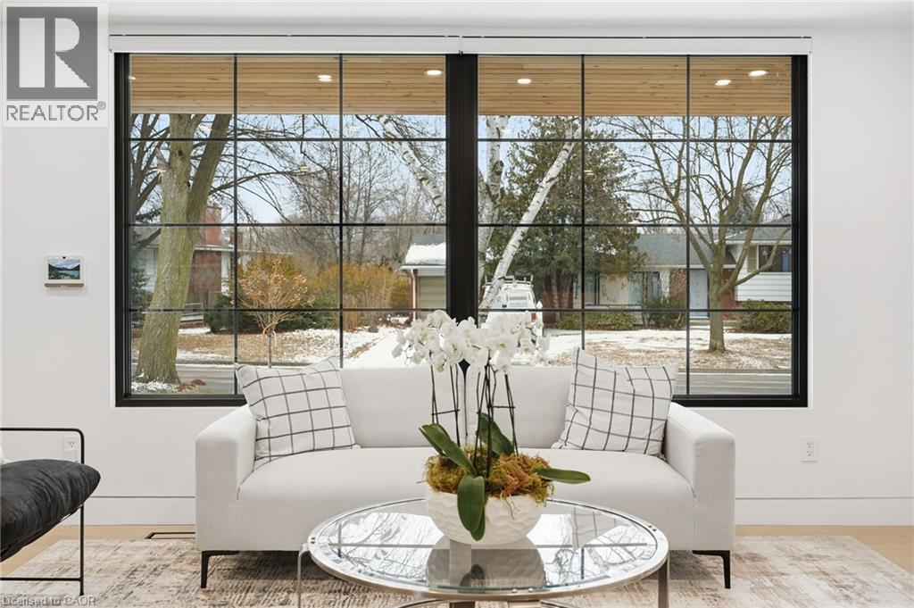 5135 Mulberry Drive, Burlington, ON - Indoor