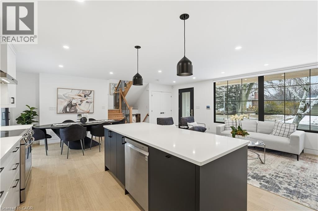 5135 Mulberry Drive, Burlington, ON - Indoor