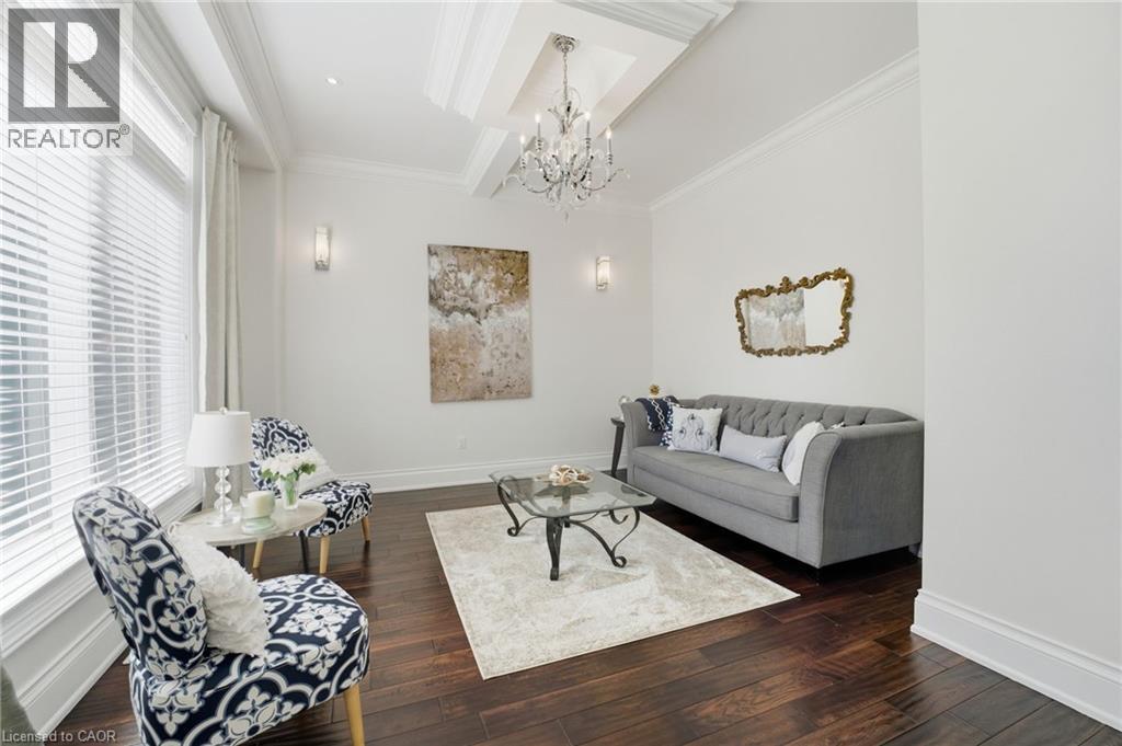 855 Avenue Road, Cambridge, ON - Indoor Photo Showing Living Room