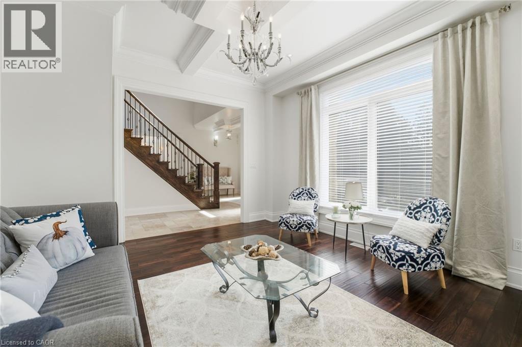 855 Avenue Road, Cambridge, ON - Indoor Photo Showing Living Room