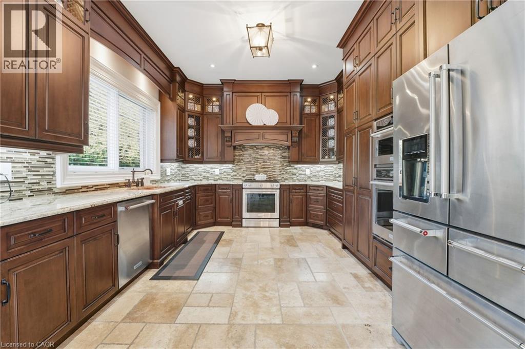 855 Avenue Road, Cambridge, ON - Indoor Photo Showing Kitchen With Upgraded Kitchen