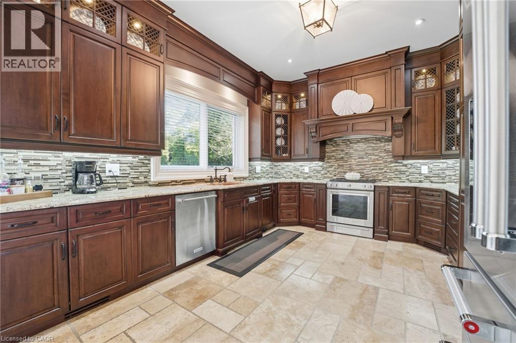 855 Avenue Road, Cambridge, ON - Indoor Photo Showing Kitchen With Upgraded Kitchen