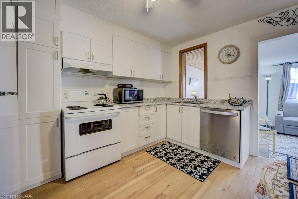 458 Upper Wentworth Street, Hamilton, ON - Indoor Photo Showing Kitchen