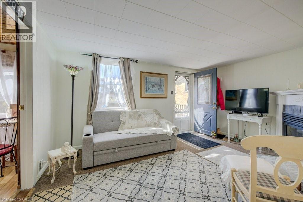 458 Upper Wentworth Street, Hamilton, ON - Indoor Photo Showing Living Room With Fireplace