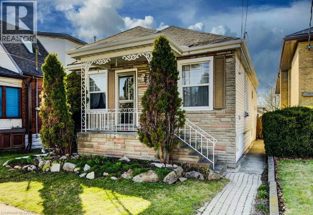 458 Upper Wentworth Street, Hamilton, ON - Outdoor With Facade