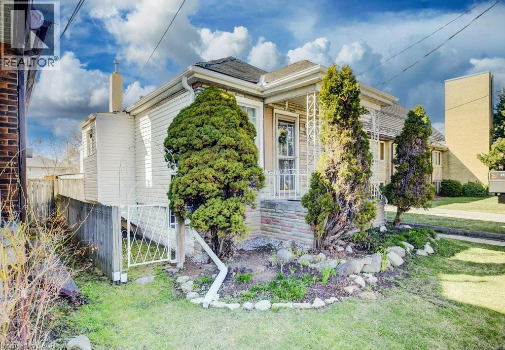 458 Upper Wentworth Street, Hamilton, ON - Outdoor