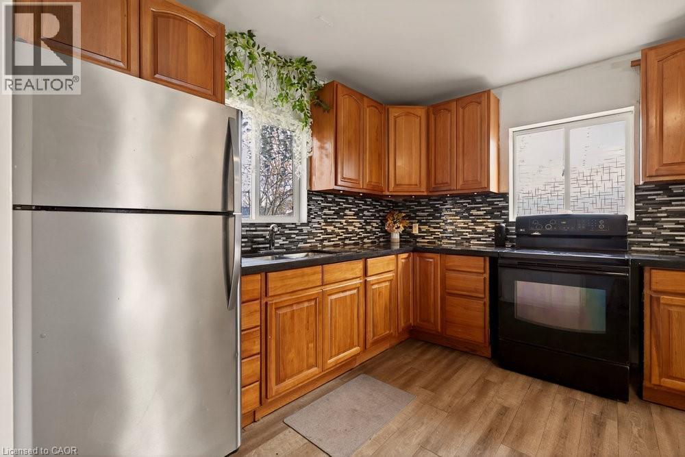 163 Hope Avenue, Hamilton, ON - Indoor Photo Showing Kitchen
