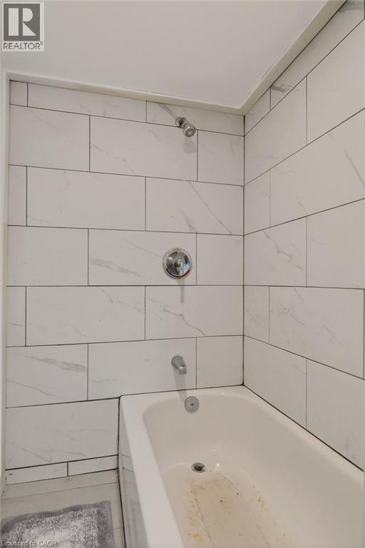 163 Hope Avenue, Hamilton, ON - Indoor Photo Showing Bathroom