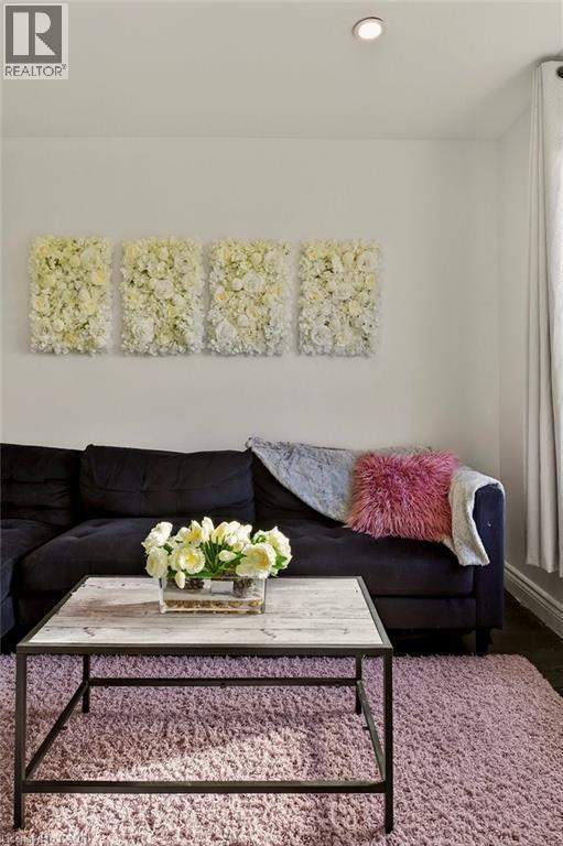 163 Hope Avenue, Hamilton, ON - Indoor Photo Showing Living Room
