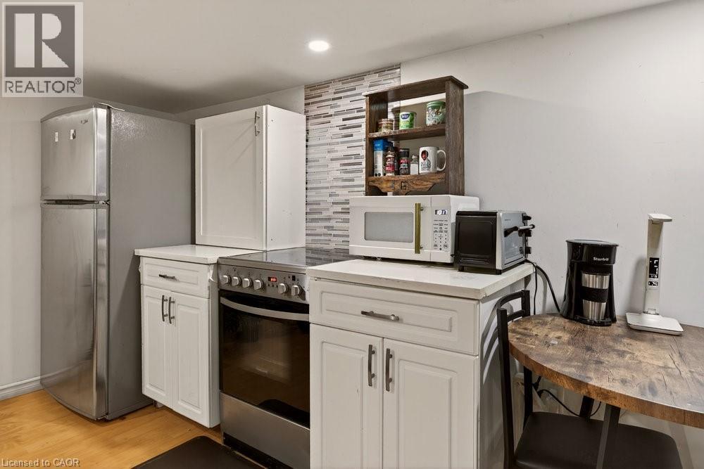 163 Hope Avenue, Hamilton, ON - Indoor Photo Showing Kitchen