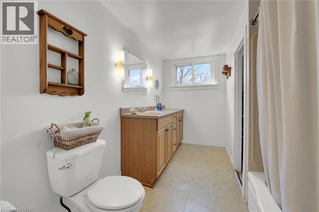 521 Baptist Church Road, Brantford, ON - Indoor Photo Showing Bathroom
