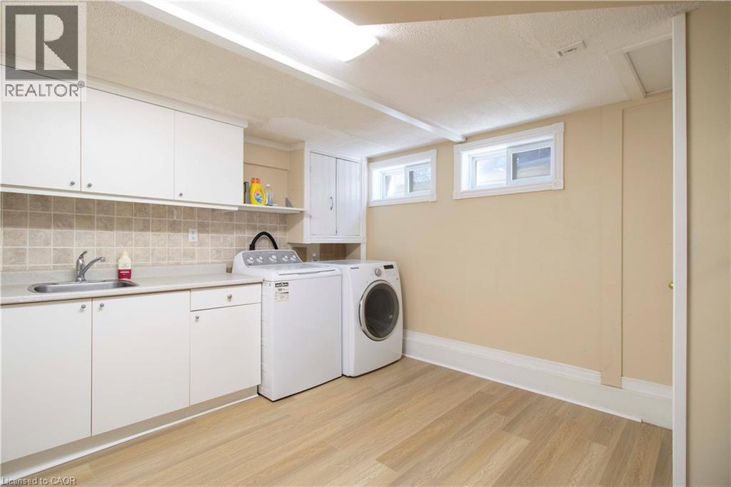 187 Clover Place, Kitchener, ON - Indoor Photo Showing Laundry Room