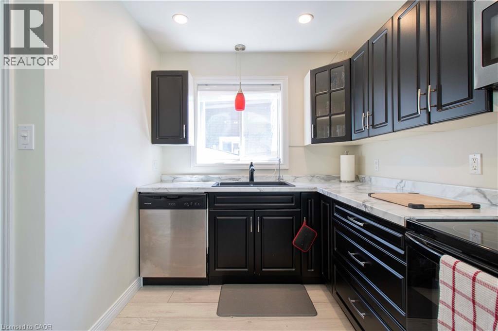 187 Clover Place, Kitchener, ON - Indoor Photo Showing Kitchen