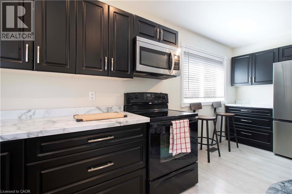 187 Clover Place, Kitchener, ON - Indoor Photo Showing Kitchen