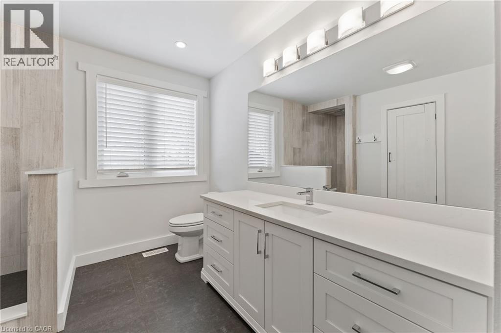 Ensuite - 2210 Highway 54, Caledonia, ON - Indoor Photo Showing Bathroom