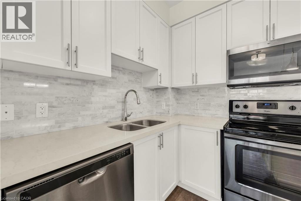 2486 Old Bronte Road Unit# 520, Oakville, ON - Indoor Photo Showing Kitchen With Stainless Steel Kitchen With Double Sink With Upgraded Kitchen