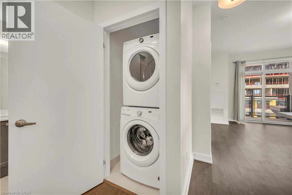 2486 Old Bronte Road Unit# 520, Oakville, ON - Indoor Photo Showing Laundry Room