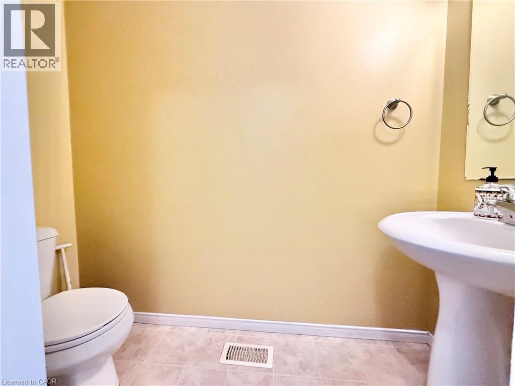 22 Madeleine Street, Kitchener, ON - Indoor Photo Showing Bathroom