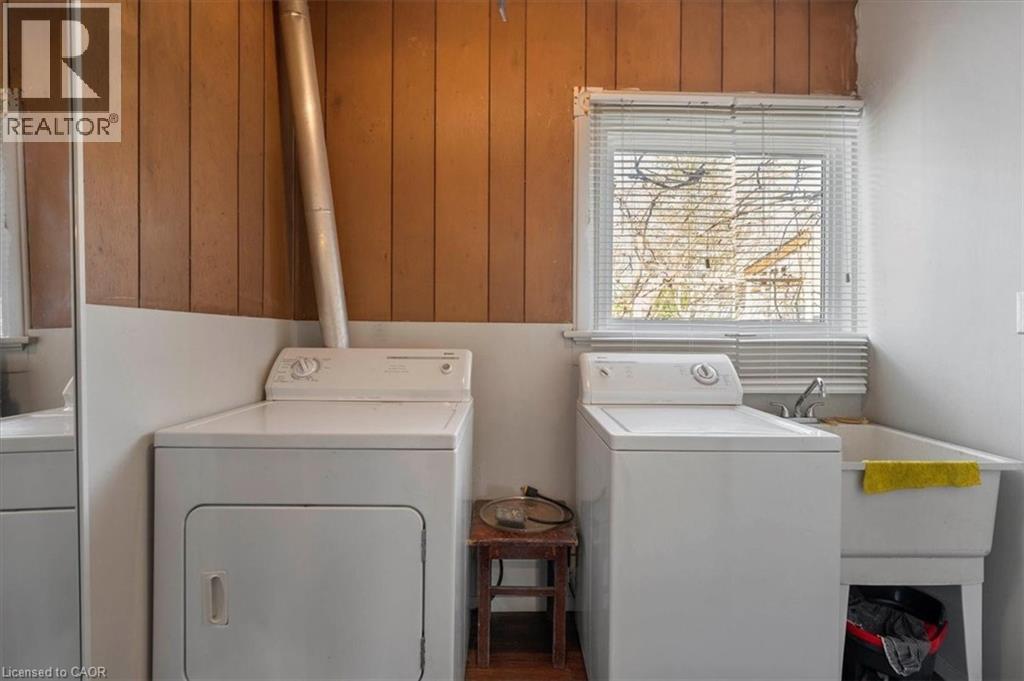 Main floor - 136 Wellington Street N, Kitchener, ON - Indoor Photo Showing Laundry Room