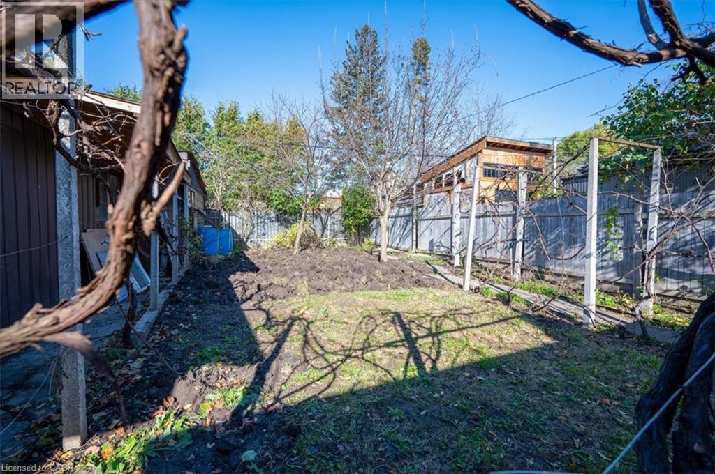 136 Wellington Street N, Kitchener, ON - Outdoor