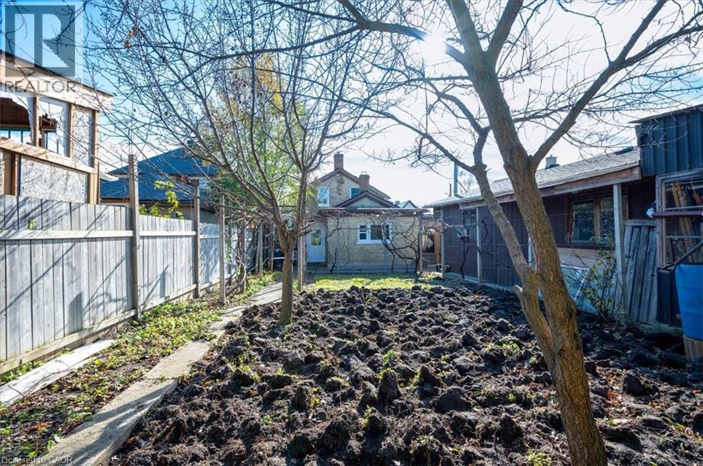 136 Wellington Street N, Kitchener, ON - Outdoor