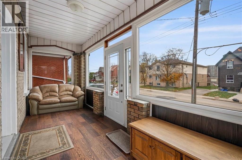 136 Wellington Street N, Kitchener, ON - With Exterior