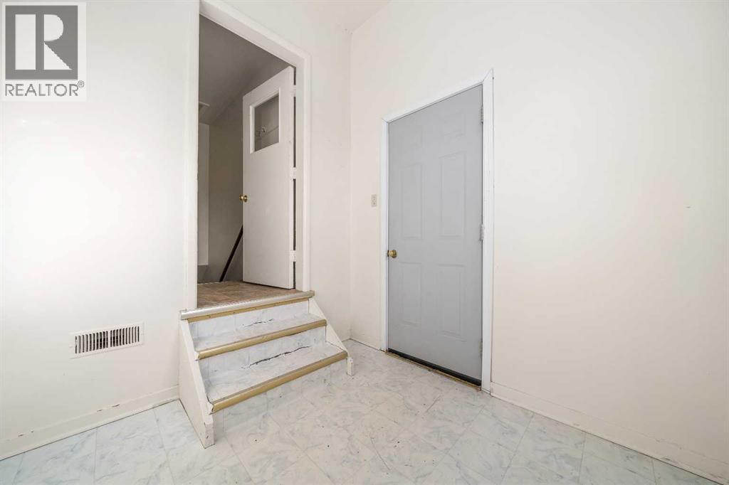 405 8 Avenue E, Bow Island, AB - Indoor Photo Showing Other Room