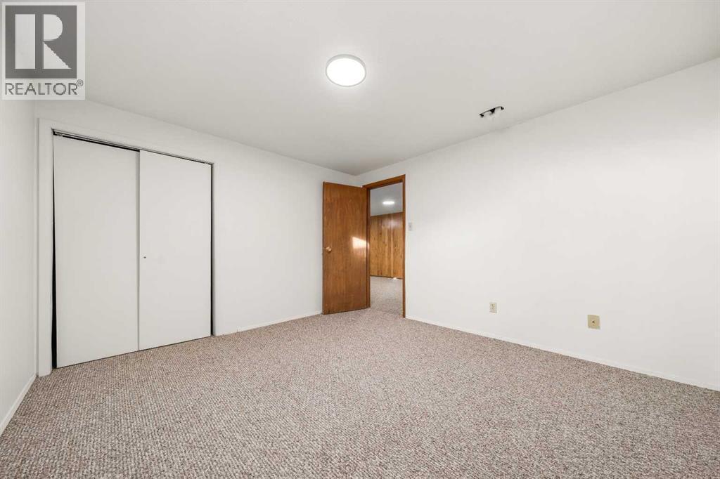 405 8 Avenue E, Bow Island, AB - Indoor Photo Showing Other Room