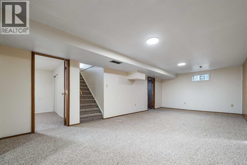 405 8 Avenue E, Bow Island, AB - Indoor Photo Showing Basement