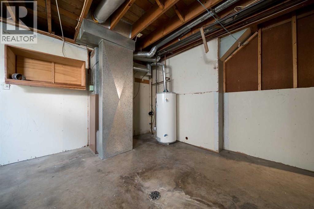 405 8 Avenue E, Bow Island, AB - Indoor Photo Showing Basement