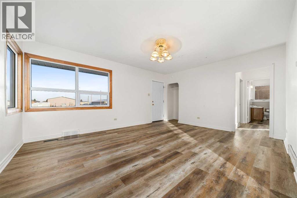 405 8 Avenue E, Bow Island, AB - Indoor Photo Showing Other Room