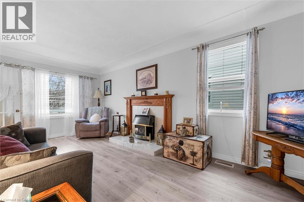 143 Walter Avenue S, Hamilton, ON - Indoor Photo Showing Living Room With Fireplace