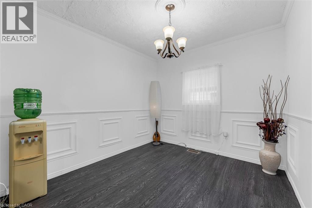 143 Walter Avenue S, Hamilton, ON - Indoor Photo Showing Other Room