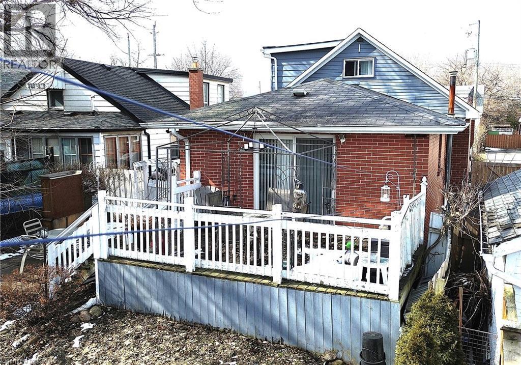 143 Walter Avenue S, Hamilton, ON - Outdoor With Deck Patio Veranda With Exterior