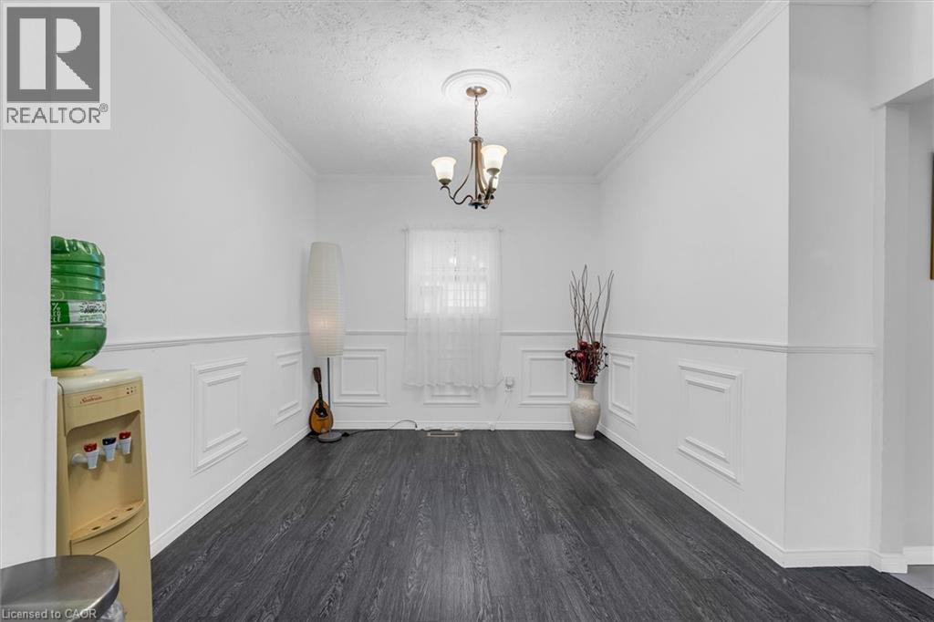 143 Walter Avenue S, Hamilton, ON - Indoor Photo Showing Other Room