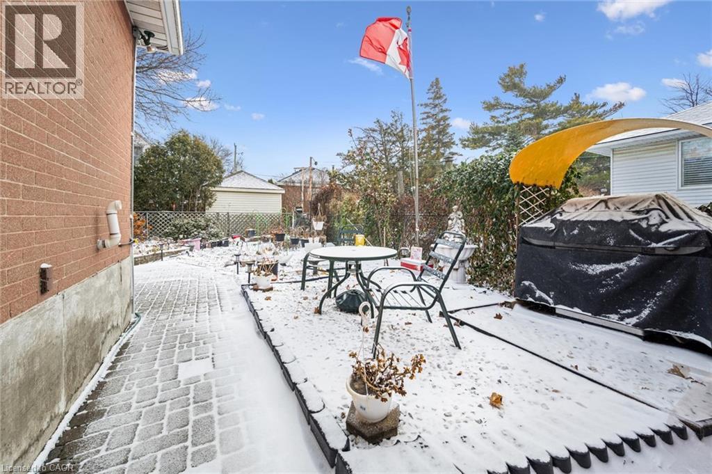 Fenced backyard with a patio area and outdoor dining area - 263 East 36Th Street, Hamilton, ON - Outdoor