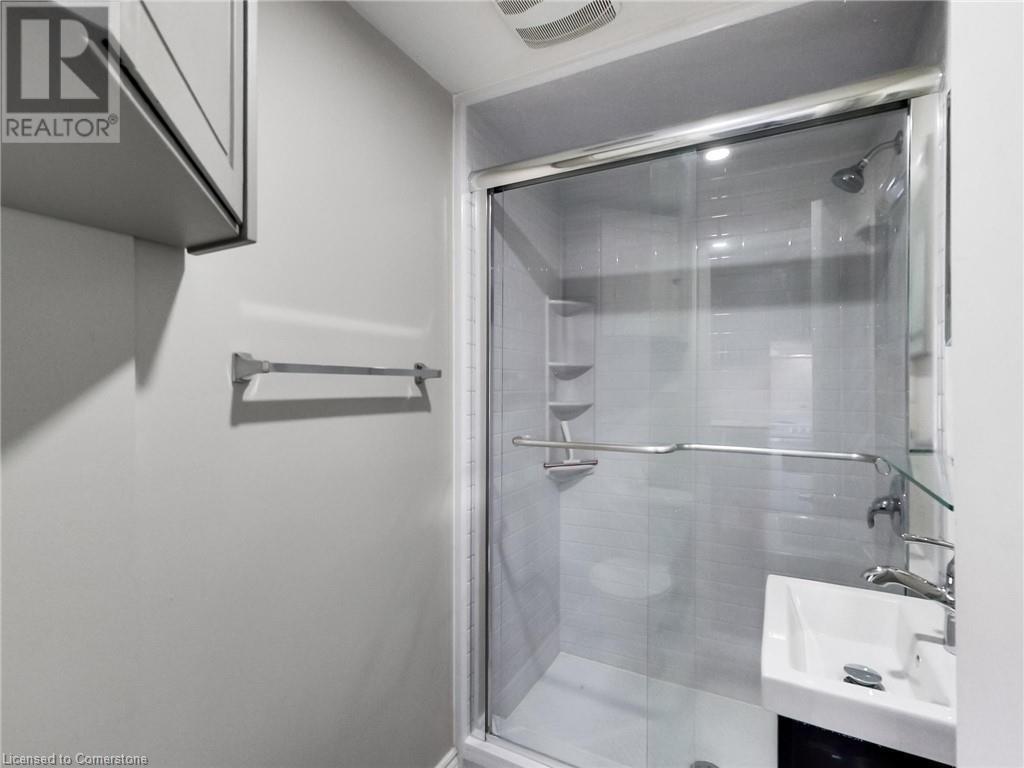 51 Augusta Street, Hamilton, ON - Indoor Photo Showing Bathroom