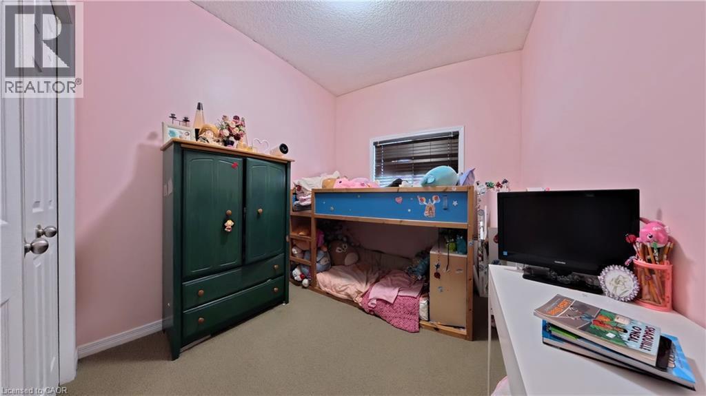 Bedroom with light carpet and a textured ceiling - 206 Westmeadow Drive, Kitchener, ON - Indoor
