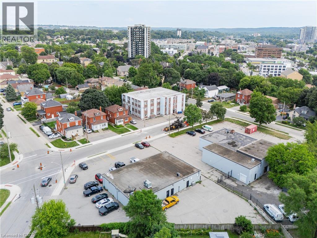 8 Oxford Street, Cambridge, ON