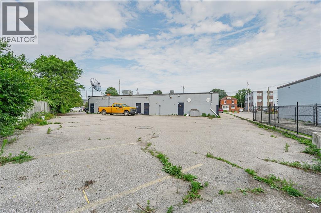 8 Oxford Street, Cambridge, ON