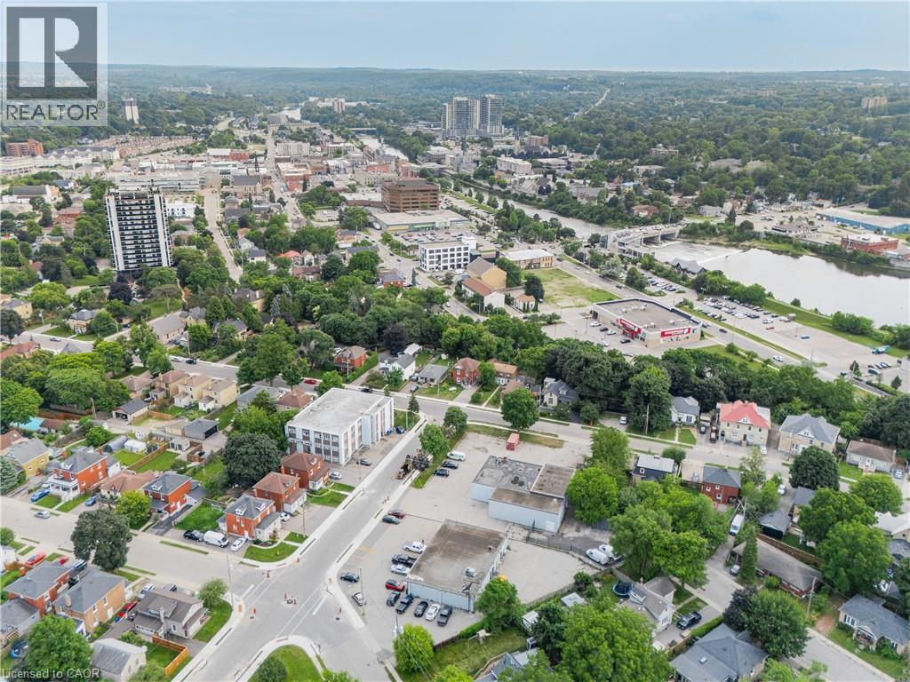 8 Oxford Street, Cambridge, ON