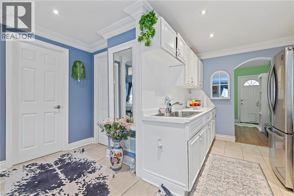 15 Dalhousie Avenue, Hamilton, ON - Indoor Photo Showing Other Room