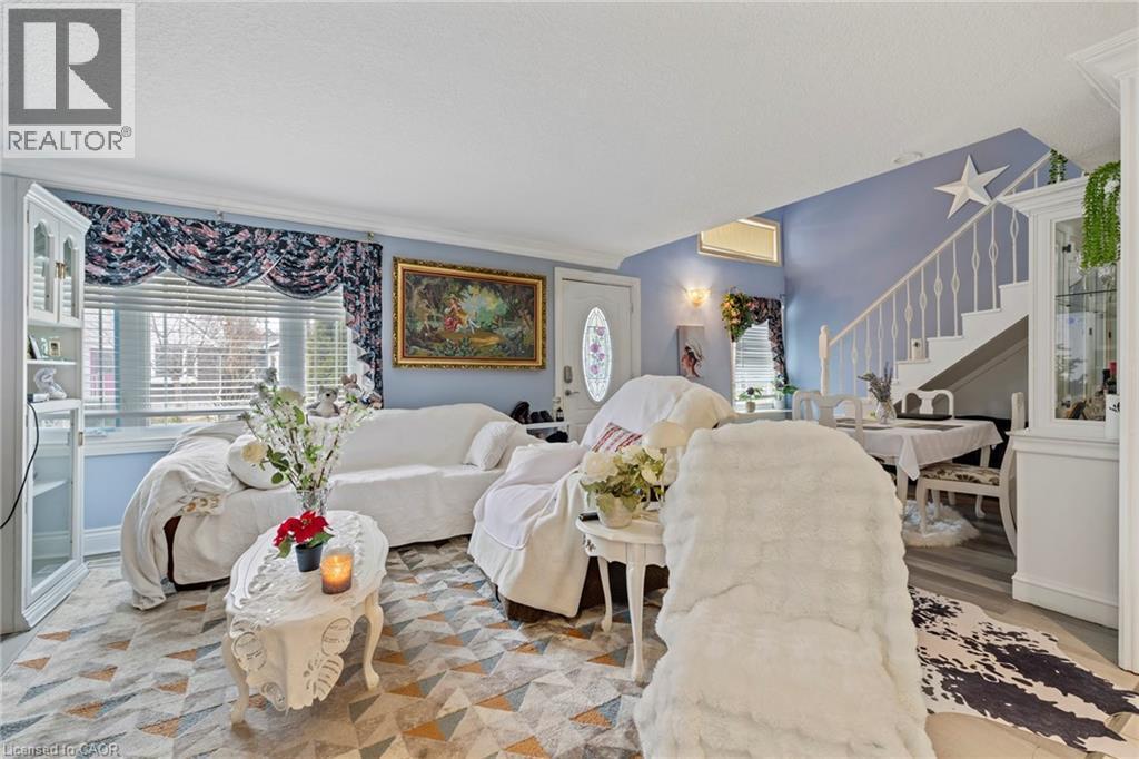 15 Dalhousie Avenue, Hamilton, ON - Indoor Photo Showing Other Room