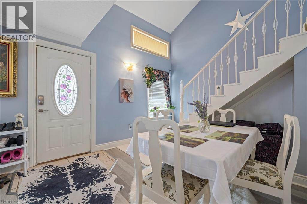 15 Dalhousie Avenue, Hamilton, ON - Indoor Photo Showing Dining Room