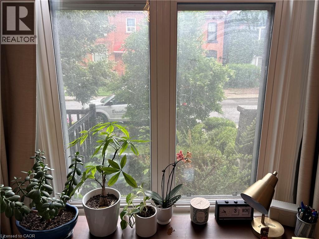 207 Charlton Avenue W Unit# Main, Hamilton, ON - Indoor Photo Showing Other Room