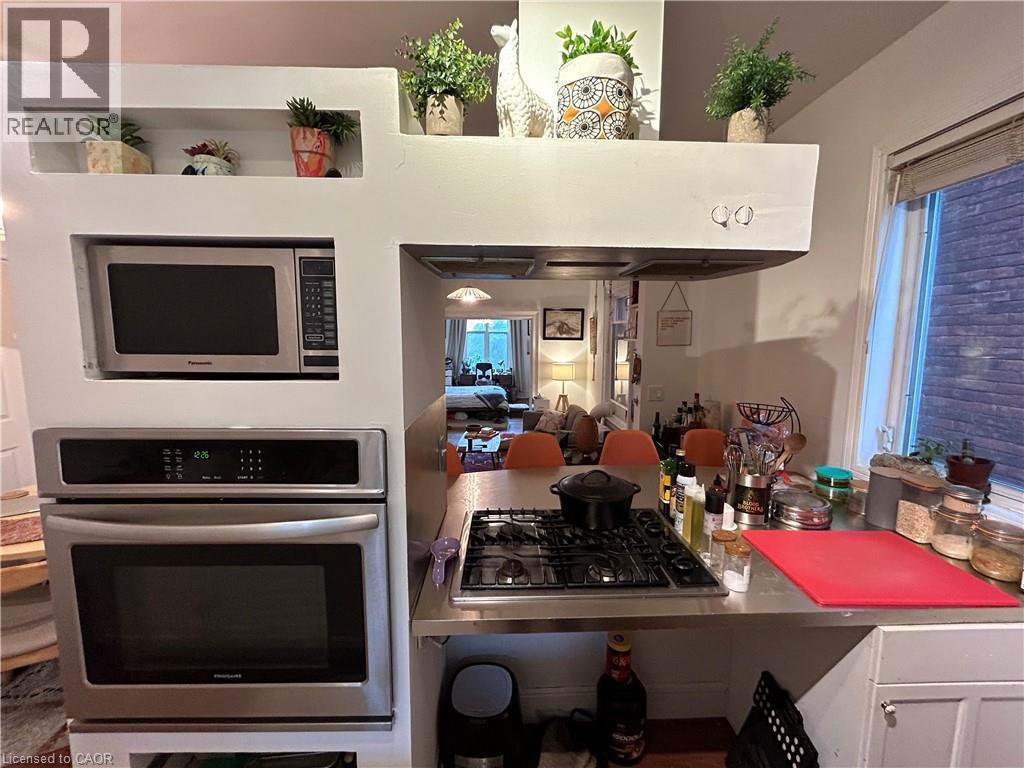 207 Charlton Avenue W Unit# Main, Hamilton, ON - Indoor Photo Showing Kitchen