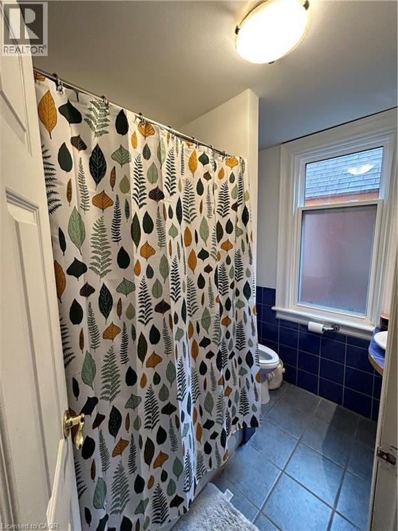 207 Charlton Avenue W Unit# Main, Hamilton, ON - Indoor Photo Showing Bathroom