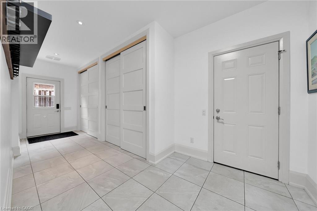 Foyer entrance featuring light tile patterned floors and recessed lighting - 404 Mountain Brow Boulevard E, Hamilton, ON - Indoor Photo Showing Other Room
