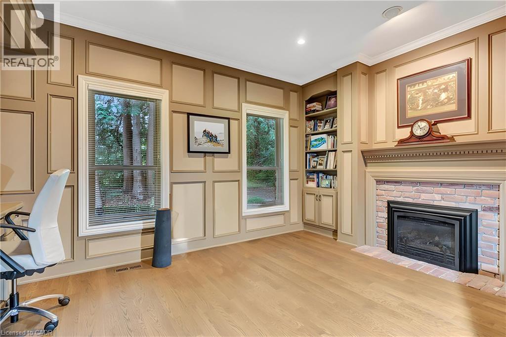 22 Deerpath Court, Cambridge, ON - Indoor Photo Showing Living Room With Fireplace